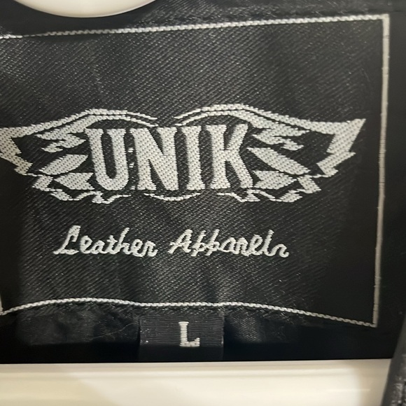 Vintage Unik leather vest with patches and two front pockets - Picture 2 of 6